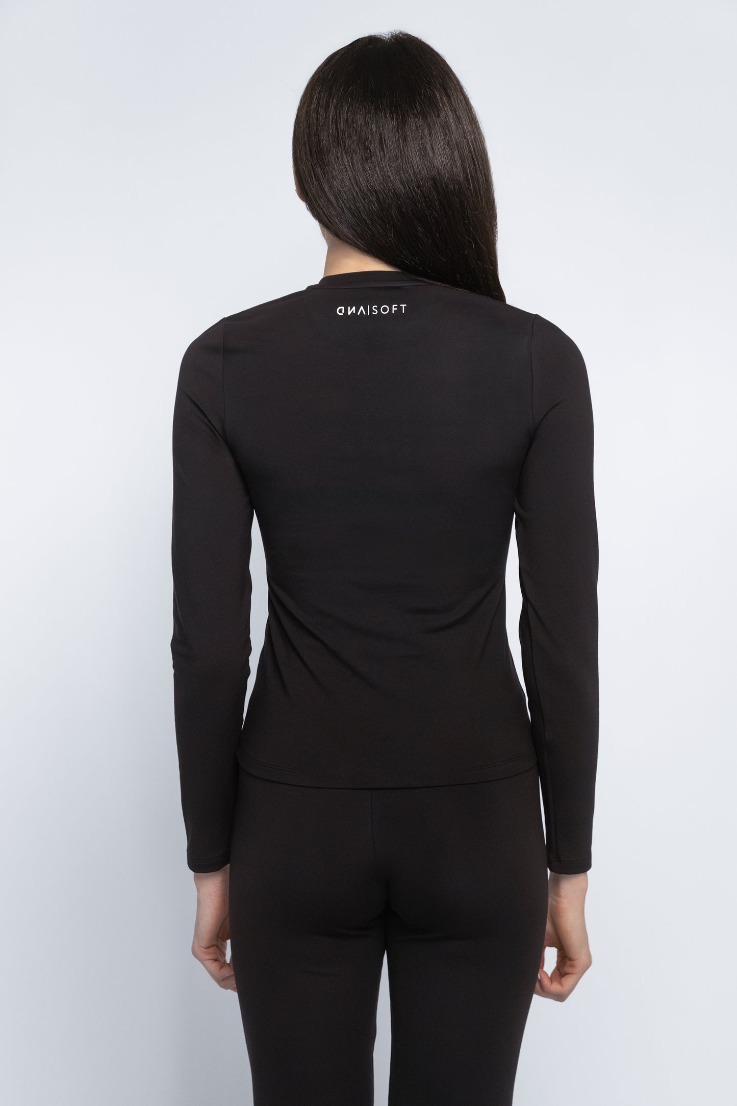 D.N.A SOFT Essential Top