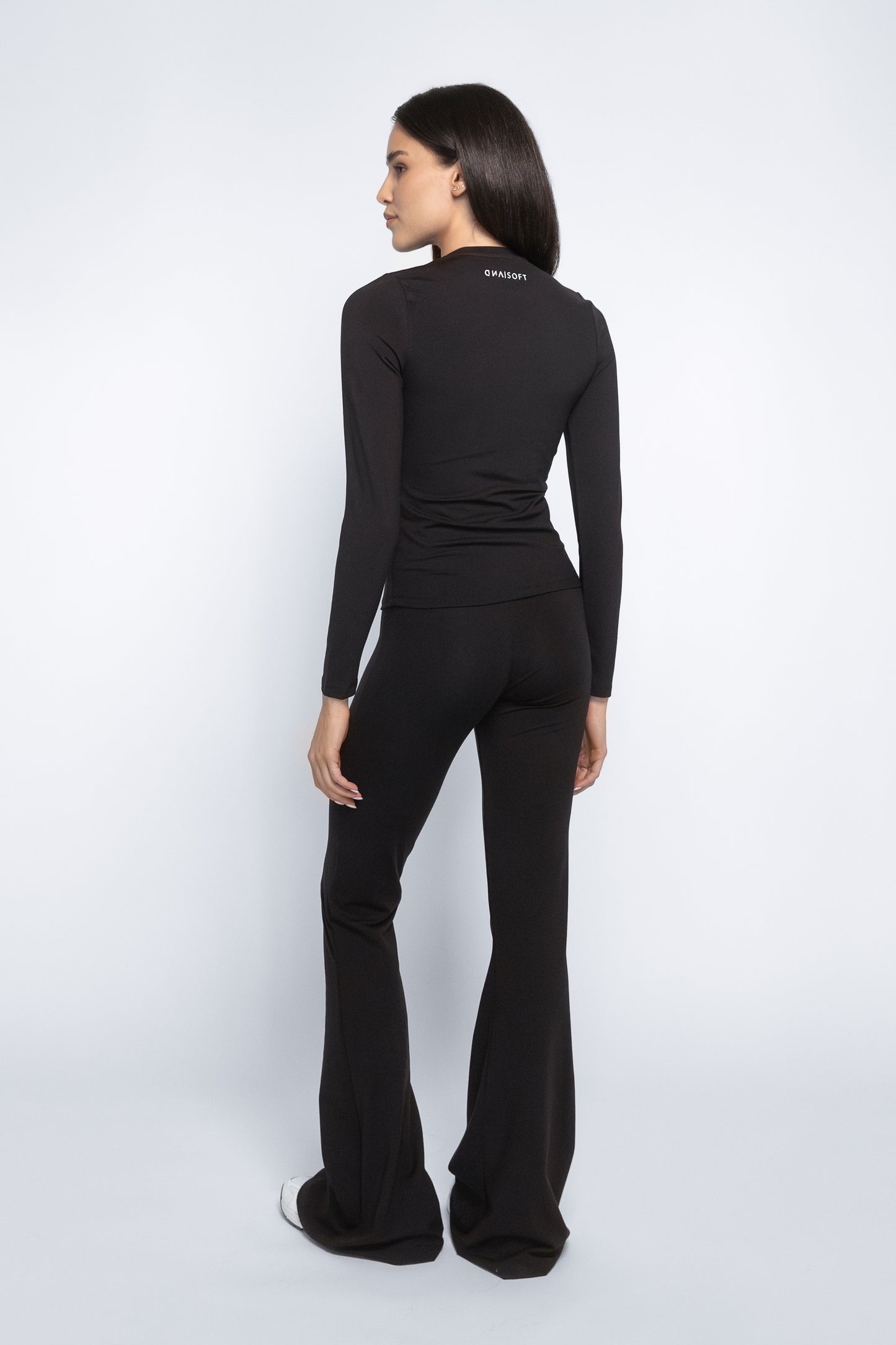 D.N.A SOFT Essential Top